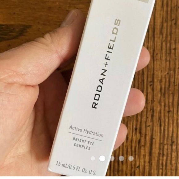NEW RODAN + FIELDS ACTIVE HYDRATION SERUM FULL SIZE SEALED NEW IN BOX ✅ - Picture 1 of 7